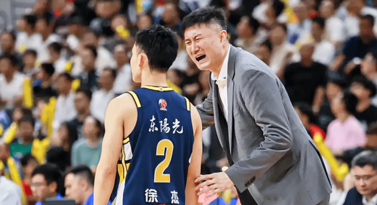 CBA常规赛今夜再迎强敌，浙江队伤情更新，主帅态度——引发热议，临场指挥获称赞的简单介绍