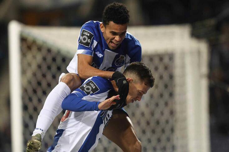 包含赛后体能课后，托特纳姆内部沟通备战葡超，更衣室稳定，细节决定成败的词条